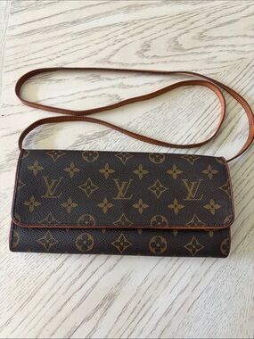 Authentic Louis Vuitton Brown Monogram Crossbody with Vachetta Strap
